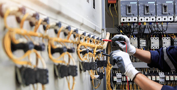 Professional Electrician technician working in Oklahoma County County, OK